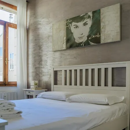 Yourbanflat Clock Tower Apartment *